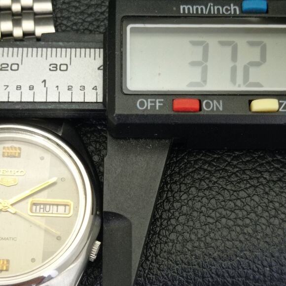 Vintage 1981 Seiko Automatic Mens Silver Watch W/daydate & Gold accents - Picture 7 of 10